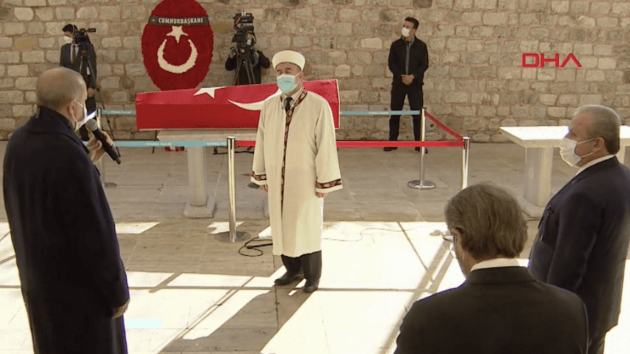 Burhan Kuzu’ya son görev… Cumhurbaşkanı Erdoğan da katıldı… Burhan Kuzu’ya son görev… Cumhurbaşkanı Erdoğan da katıldı…