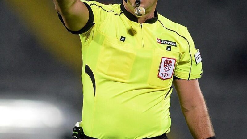 Süper Lig'de 30. hafta müsabakalarını yönetecek hakemler belli oldu.