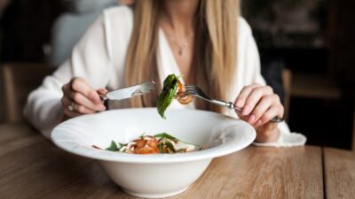 Bilmeden bu hatayı yapıyoruz! Vücuda verdiği inanılmaz zarar!