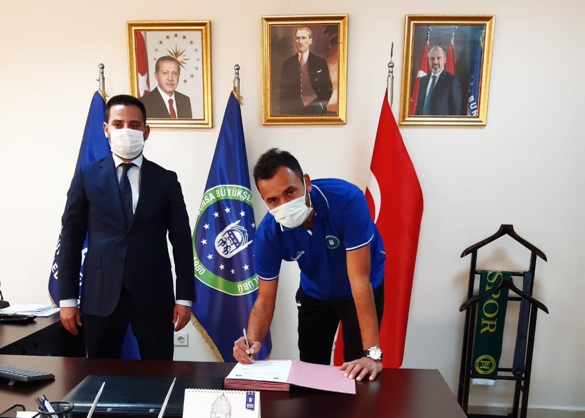 Büyükşehir’de imzalar atıldı! İşte yeni antrenör… Büyükşehir’de imzalar atıldı! İşte yeni antrenör…