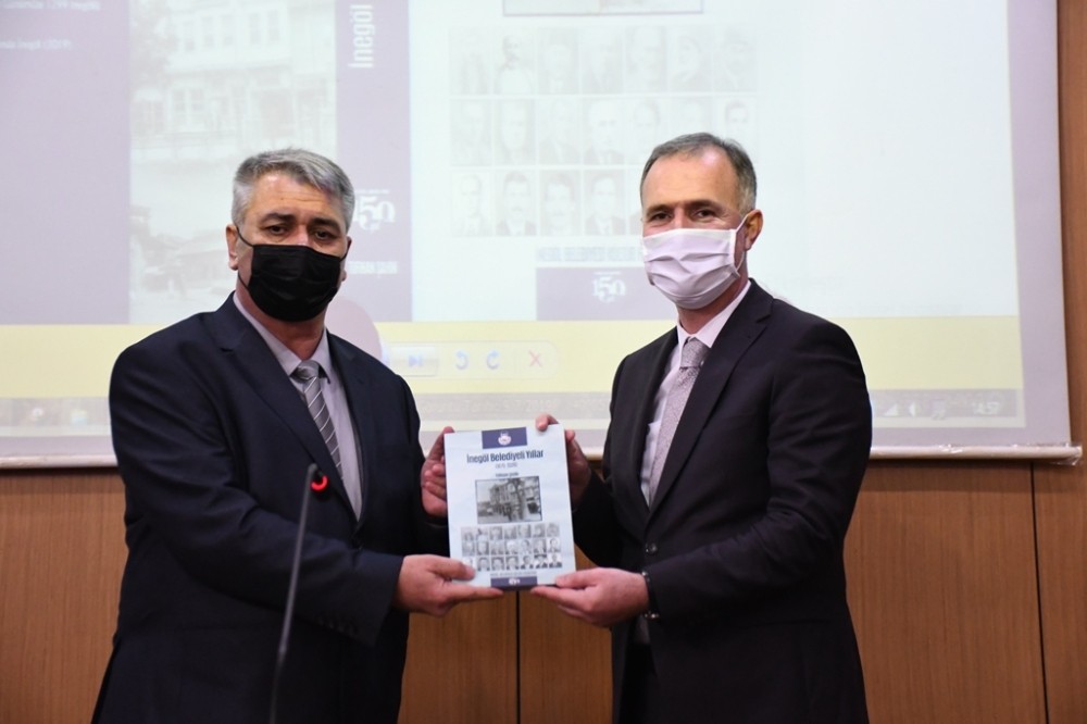 ‘İnegöl Belediyeli Yıllar’ okuyucu ile buluştu ‘İnegöl Belediyeli Yıllar’ okuyucu ile buluştu