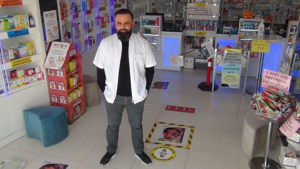 Bursa’da Macron’a sticker’lı tepki