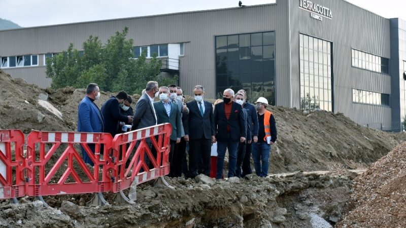 İş dünyasından altyapıya güçlü destek Büyükşehir Belediye Başkanı Alinur Aktaş, geçtiğimiz aylarda Kestel’de yaşanan sel