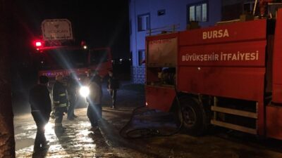 Bursa’da olaylı akşam! Mahalleli virüse rağmen sokağa döküldü