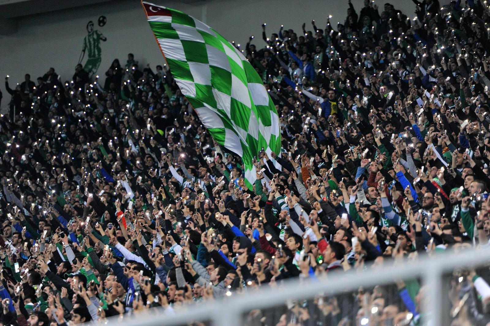 Bursaspor taraftarından örnek kampanya… YANINDAYIZ İZMİR…