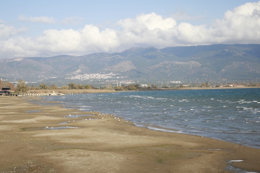 İznik Gölü’ndeki çekilme inceleniyor İznik Gölü’ndeki çekilme inceleniyor