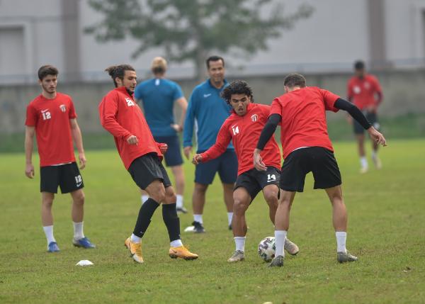 İnegölspor’dan flaş açıklama; 3 futbolcu ve bir antrenör… İnegölspor’dan flaş açıklama; 3 futbolcu ve bir antrenör…