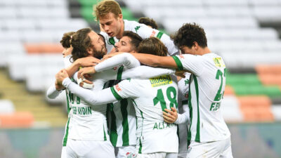 Son 3 haftada 7 puan toplayan Bursaspor bugün İzmir'de Altay'ın