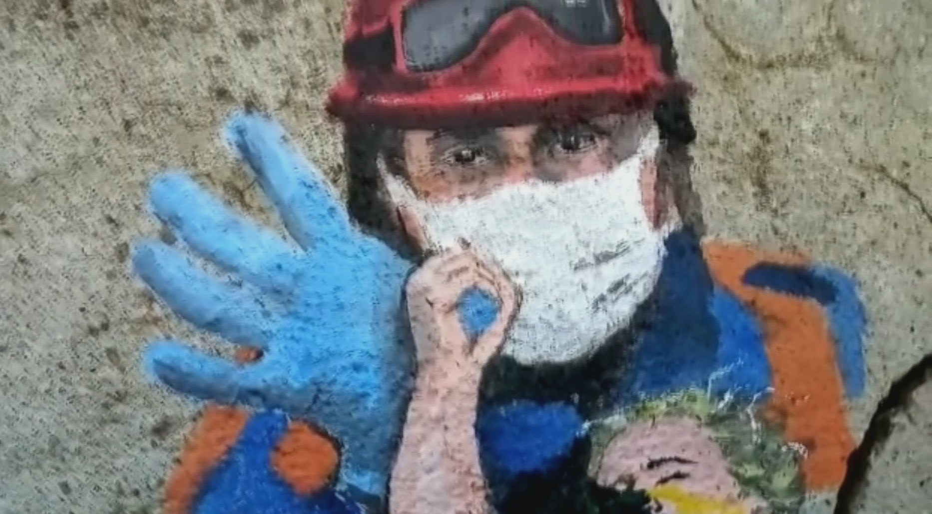 Minik Elif’in enkazdan kurtarılış anını, duvara resmetti