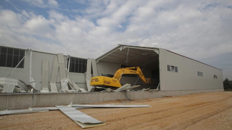 Nilüfer Belediyesi kentte yapılan kaçak yapılarla ilgili mücadeleyi aralıksız sürdürüyor.