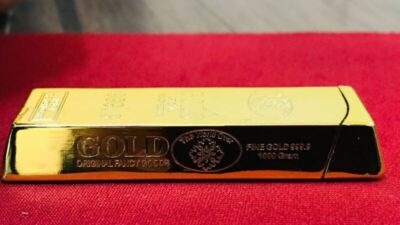 Külçe altın diye aldı, çakmak çıktı