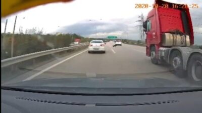 Otobanda köpek faciasından kıl payı kurtuldular…O anlar kamerada