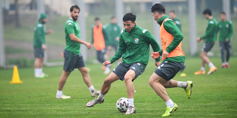 Yağmur altında idman Yağmur altında idman