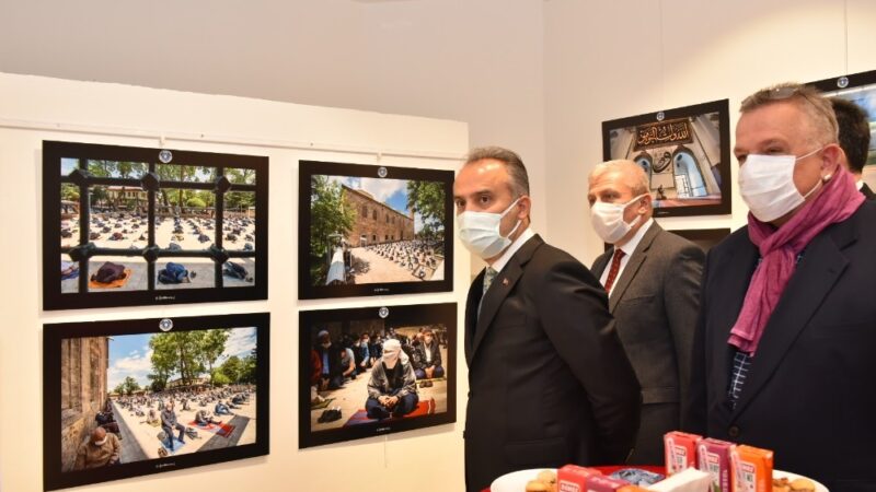 Fotoğraf Sanatçısı Fahrettin Beceren’in çalışmalarından derlenen ve pandemi döneminin Bursa’sını