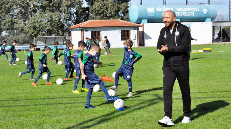 Bir dönem A Milli Takım forması giyen, Bursaspor ve Galatasaray