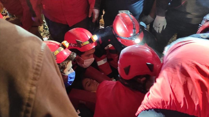 58. saatte mucize! 14 yaşındaki İdil enkazdan çıkarıldı…