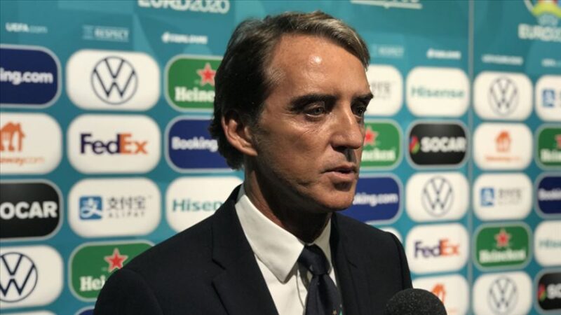 İtalya Milli Takım Teknik Direktörü Roberto Mancini'nin yeni tip koronavirüs