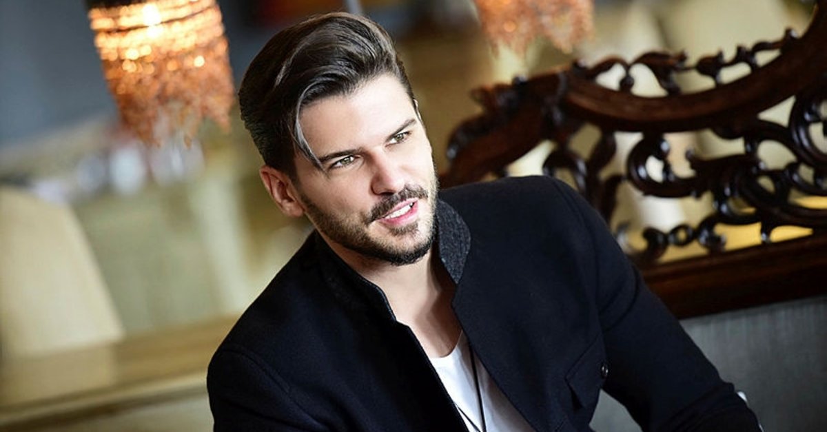 Tolgahan Sayışman yeni işini duyurdu! Sektör değiştirdi Tolgahan Sayışman yeni işini duyurdu! Sektör değiştirdi