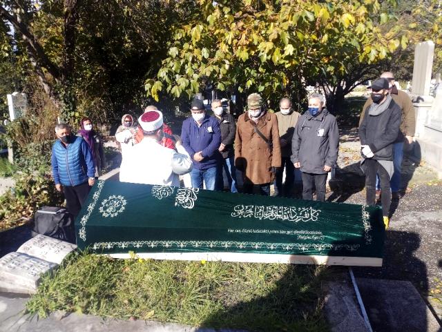 Usta oyuncu son yolculuğuna uğurlandı Usta oyuncu son yolculuğuna uğurlandı