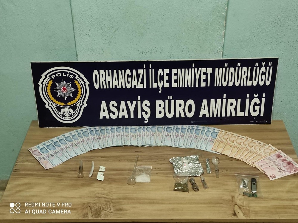 Bursa’da uyuşturucu operasyonu: 2 gözaltı Bursa’da uyuşturucu operasyonu: 2 gözaltı