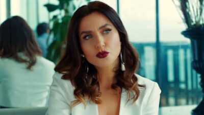 Yasak Elma’nın Ender’i derin dekoltesiyle olay oldu