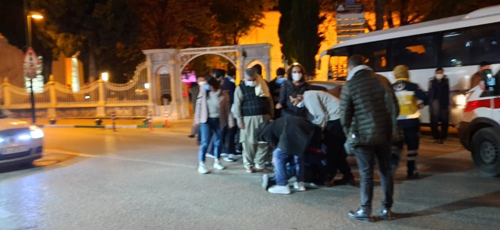 Yaya geçidinde turiste araç çarptı