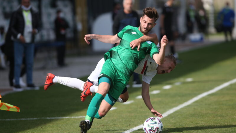 Misli.com 3. Lig 4. Grup ekiplerinden Bergama Belediyespor'da 2 futbolcu