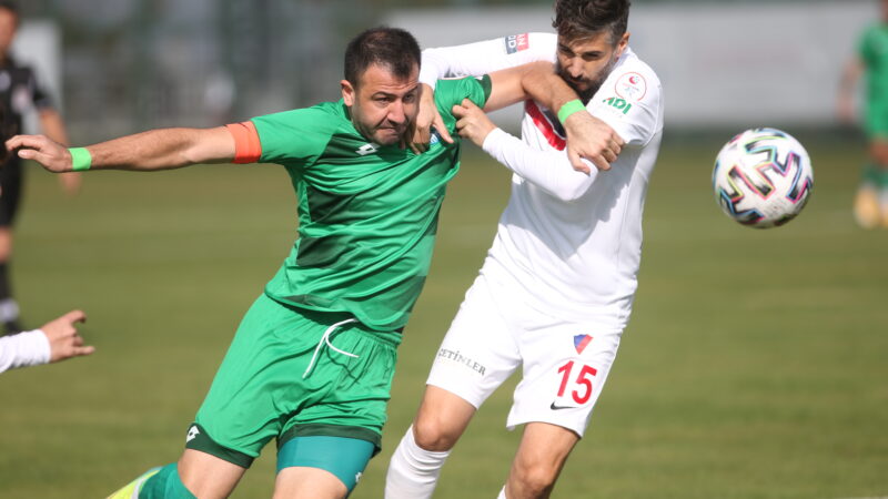 Bursa ekibi, ligde yenilgisi bulunmayan Düzcespor'u ikinci yarıda Furkan Fehmi