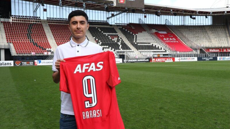 Hollanda'nın AZ Alkmaar takımında forma giyen Yusuf Barası, ailesiyle yapılan