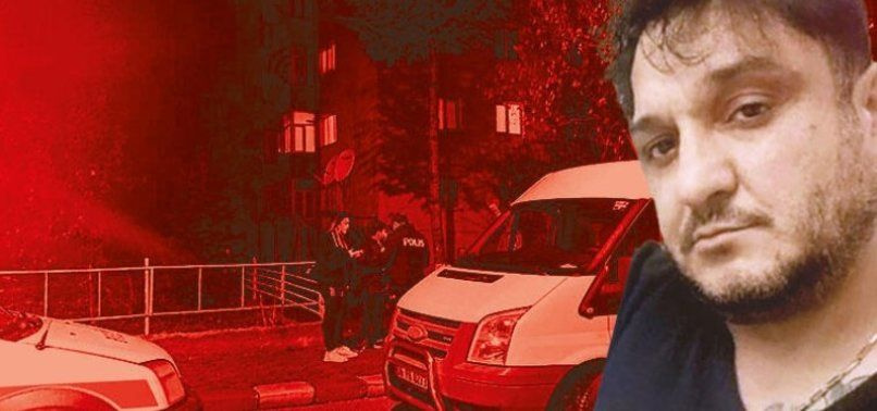 2 kadınla aynı evde yaşayan müzisyen sırayı şaşırdı, öldürüldü