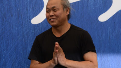 Ünlü yönetmen Covid-19 nedeniyle hayatını kaybetti