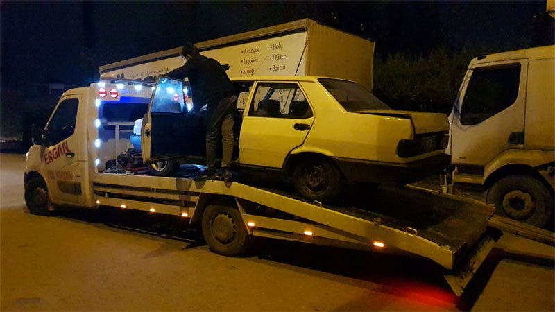 Bursa'nın İnegöl ilçesinde, tamir ettiği otomobil ile deneme sürüşü yapan