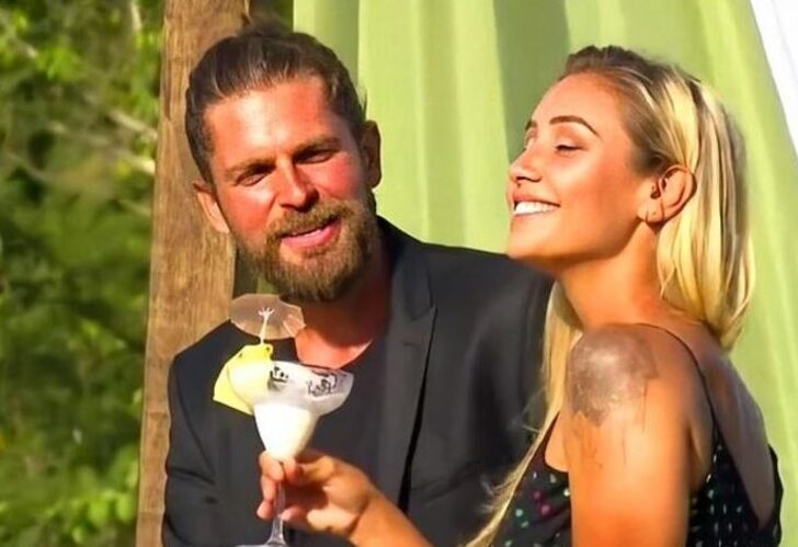 Üstsüz pozuyla olay oldu! Üstsüz pozuyla olay oldu!