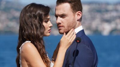 Kerem Bürsin ve Hande Erçel’den olay poz! ‘Temasa bak’