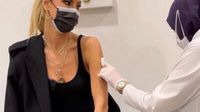 Çağla Şıkel Covid 19 aşısı oldu