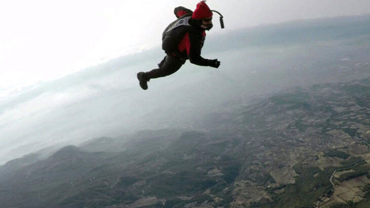 Hayko Cepkin Pamukkale’de balondan paraşütle atladı Hayko Cepkin Pamukkale’de balondan paraşütle atladı