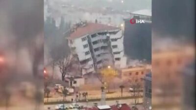 Bursa’da Eski Emniyet Müdürlüğü binası böyle yıkıldı