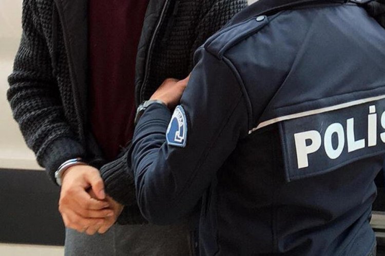 Tır şoförü polise rüşvet vermeye kalkınca gözaltına alındı Tır şoförü polise rüşvet vermeye kalkınca gözaltına alındı