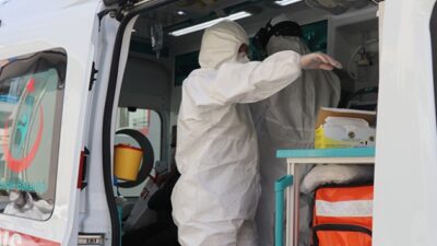 Karantinadaki hastaya ilaç götüren filyasyon ekibine saldırı