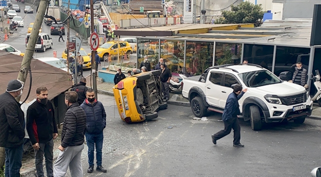 Takla atan taksi metrelerce sürüklendi