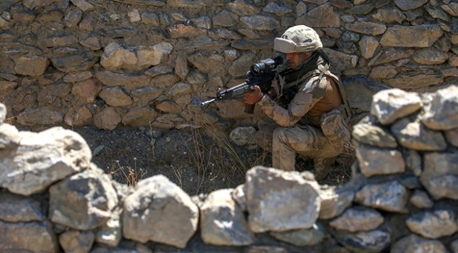 Bingöl’de teröristlerin kullandığı sığınaklar imha edildi