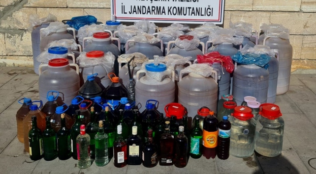 2 bin 52 litre sahte içki ele geçirildi