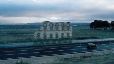 Tarihi hastane duvarının korunması için yol kaydırıldı