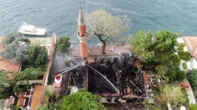 Vaniköy Camii’ndeki yangının sebebi belli oldu