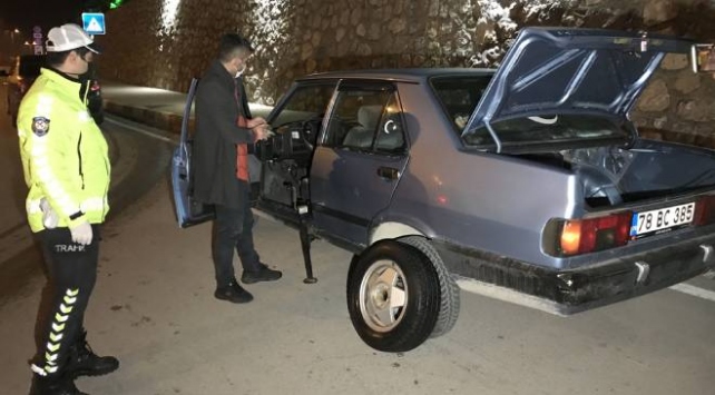 Ceza yedikten sonra şarkı söyleyip oyun oynadı