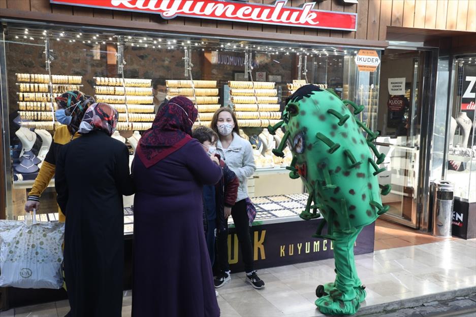 İnegöl’de kostümlü virüs uyarısı İnegöl’de kostümlü virüs uyarısı