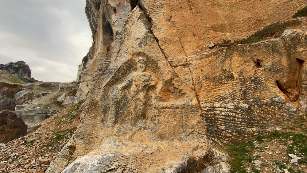 2 bin yıllık Herkül’ü delik deşik ettiler, asasını çaldılar… 2 bin yıllık Herkül’ü delik deşik ettiler, asasını çaldılar…