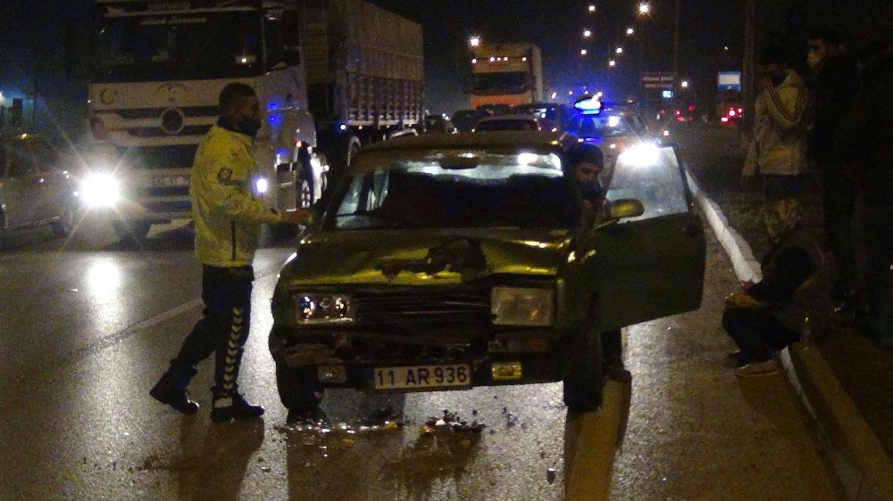 Bursa’da 2 otomobil çarpıştı…1 yaralı