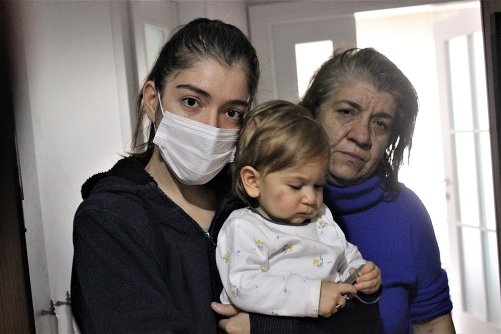 20 köpek saldırdı…1 yaşındaki bebeğe büyük şok…