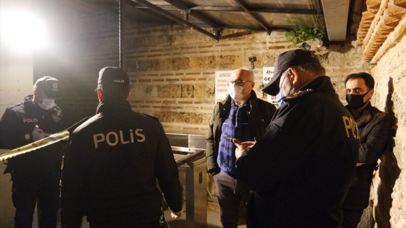 Bursa'nın Osmangazi ilçesinde bir kişi, cami tuvaletinde ölü bulundu.